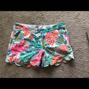 Lilly Pulitzer scallop short